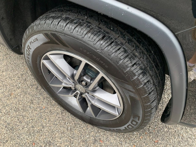 Used 2018 Jeep Grand Cherokee Limited w/ Luxury Group II AWD/4WD image 9