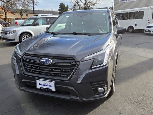 Used 2022 Subaru Forester Premium image 3