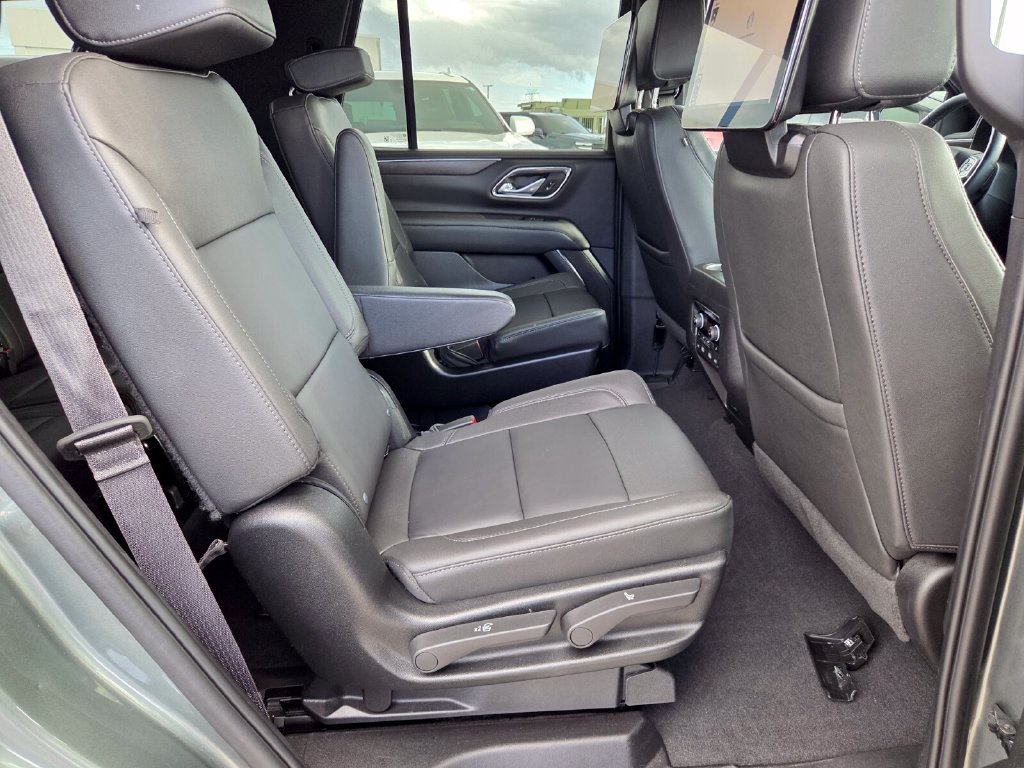 Used 2024 Chevrolet Tahoe LT w/ Luxury Package RWD image 14