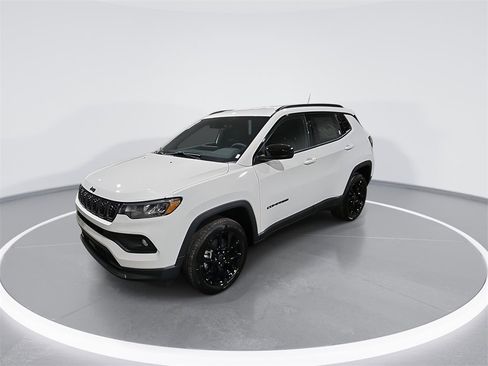 New 2026 Jeep Compass Latitude image 4