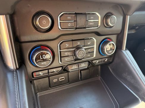 Used 2024 Chevrolet Tahoe LT AWD/4WD image 20