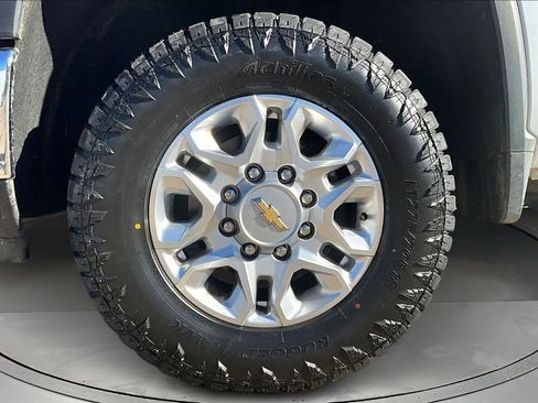 Used 2024 Chevrolet Silverado 2500 LT w/ Convenience Package image 33