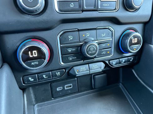 Used 2024 Chevrolet Suburban Premier RWD image 19