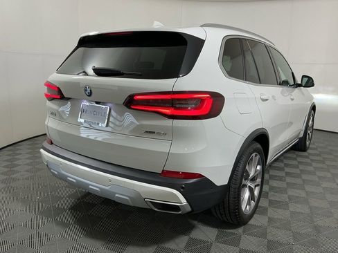 Certified 2022 BMW X5 xDrive40i w/ Parking Assistance Package AWD/4WD image 5