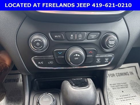 Used 2020 Jeep Cherokee Latitude Plus image 17