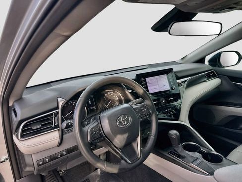 Used 2024 Toyota Camry SE FWD image 9