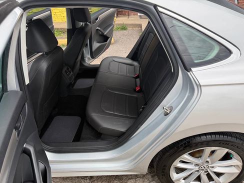 Used 2020 Volkswagen Passat 2.0T SE w/ Sunroof Package FWD image 13