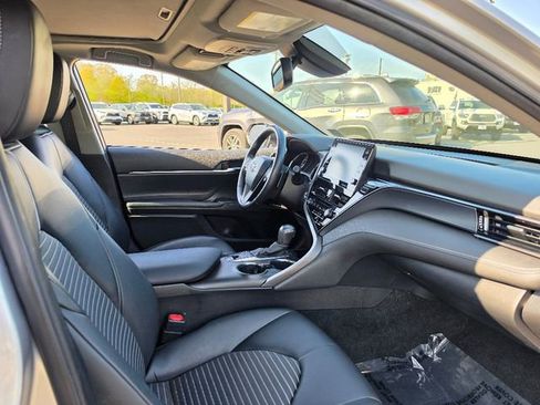 Used 2022 Toyota Camry SE w/ Audio Upgrade Package FWD image 11