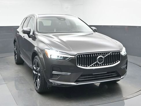 Used 2023 Volvo XC60 B5 Ultimate w/ Protection Package Premier image 2
