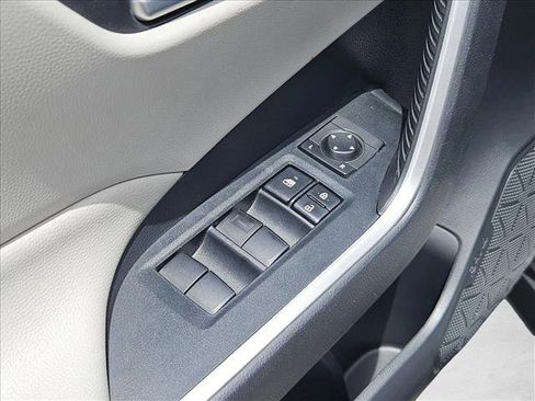Used 2019 Toyota RAV4 XLE w/ Convenience Package FWD image 12