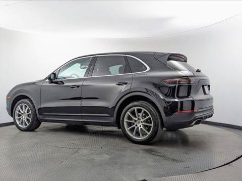 Used 2021 Porsche Cayenne w/ Premium Package AWD/4WD image 4