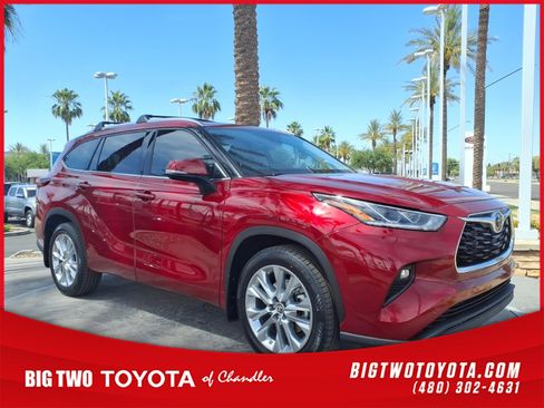 Used 2022 Toyota Highlander Limited FWD image 1