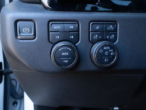 Used 2022 Chevrolet Silverado 1500 ZR2 w/ Technology Package image 15