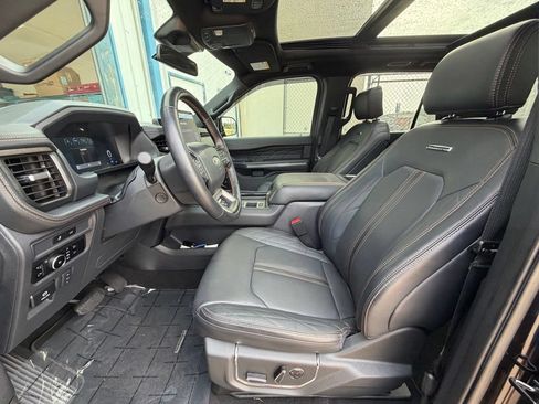 Used 2024 Ford Expedition Platinum RWD image 12