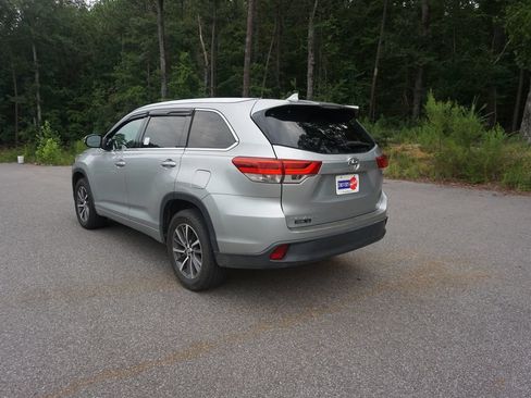 Used 2018 Toyota Highlander XLE FWD image 22