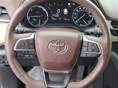 Certified 2021 Toyota Sienna Platinum image 25