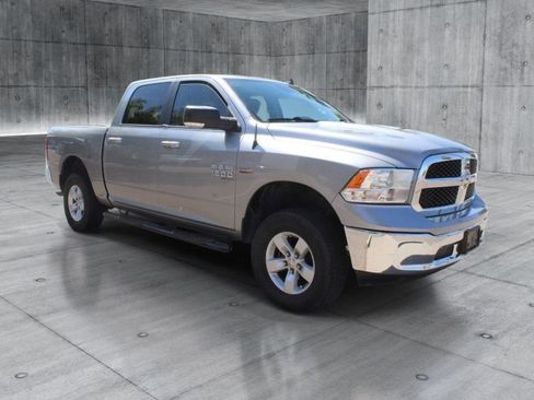 Used 2020 RAM 1500 Classic SLT w/ Luxury Group AWD/4WD image 9