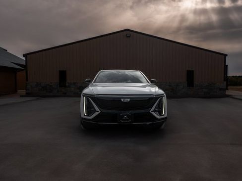 New 2024 Cadillac Lyriq Sport w/ Nappa Leather Package image 2