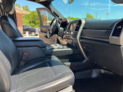 Used 2018 Ford Expedition Max XLT w/ Equipment Group 202A RWD image 9