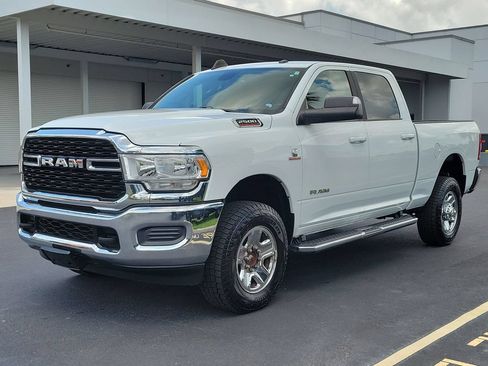 Used 2022 RAM 2500 Big Horn AWD/4WD image 3