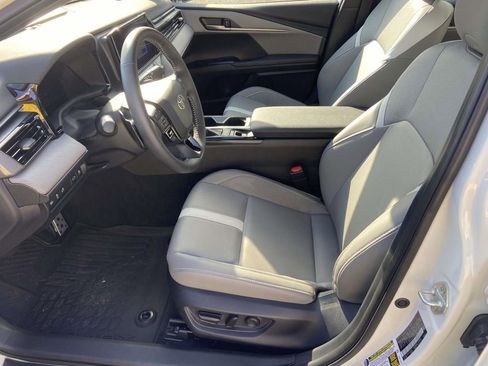 Used 2025 Toyota Camry SE FWD image 17