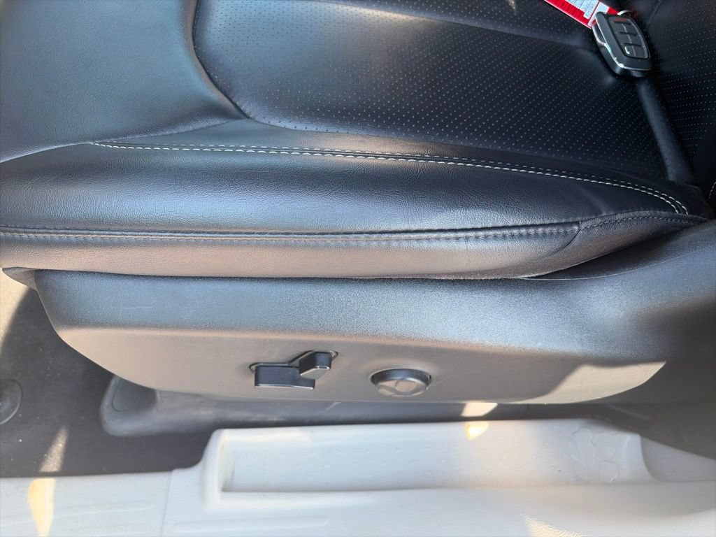 Used 2024 Chrysler Pacifica Touring-L FWD image 17