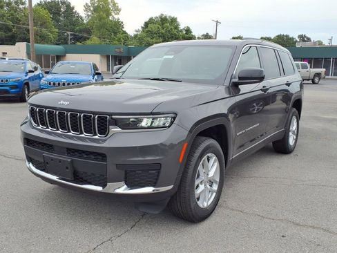Used 2025 Jeep Grand Cherokee L Laredo image 6