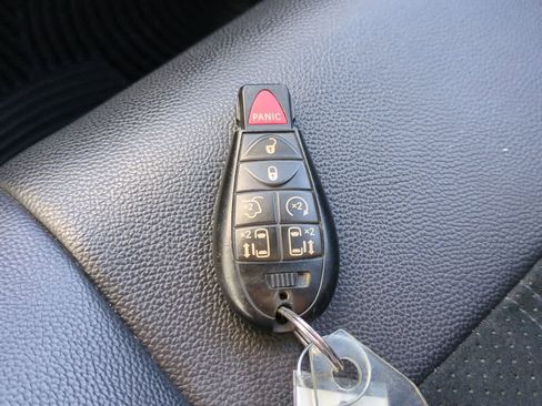 Used 2017 Dodge Grand Caravan SXT image 26