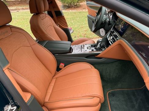 Used 2025 Bentley Flying Spur Plug-In Hybrid image 20