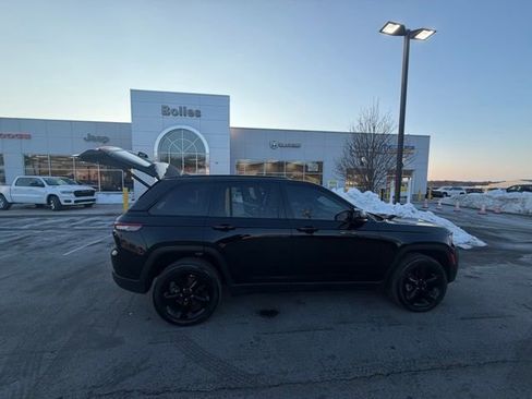 Certified 2023 Jeep Grand Cherokee Altitude image 16