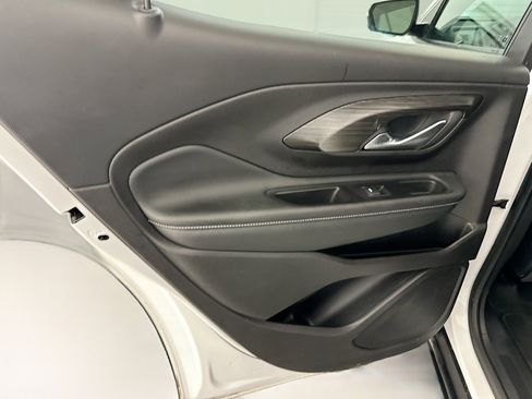 Used 2024 GMC Terrain SLT image 27