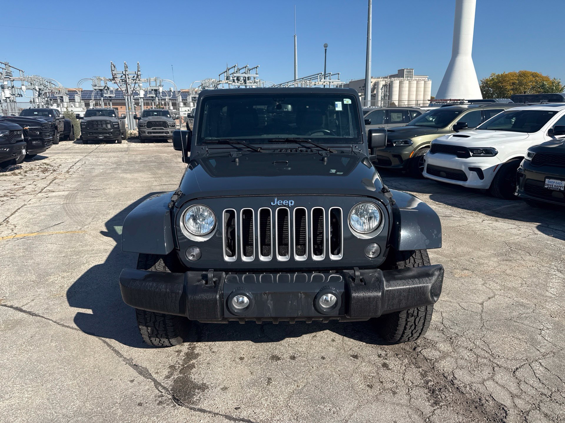 Used 2016 Jeep Wrangler Unlimited Sahara w/ Connectivity Group AWD/4WD image 2