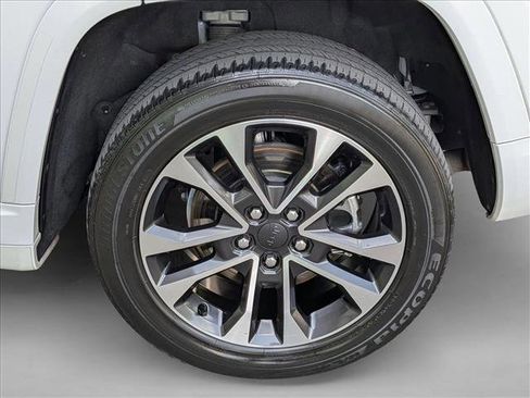Used 2021 Jeep Grand Cherokee L Overland w/ Luxury Tech Group IV AWD/4WD image 26