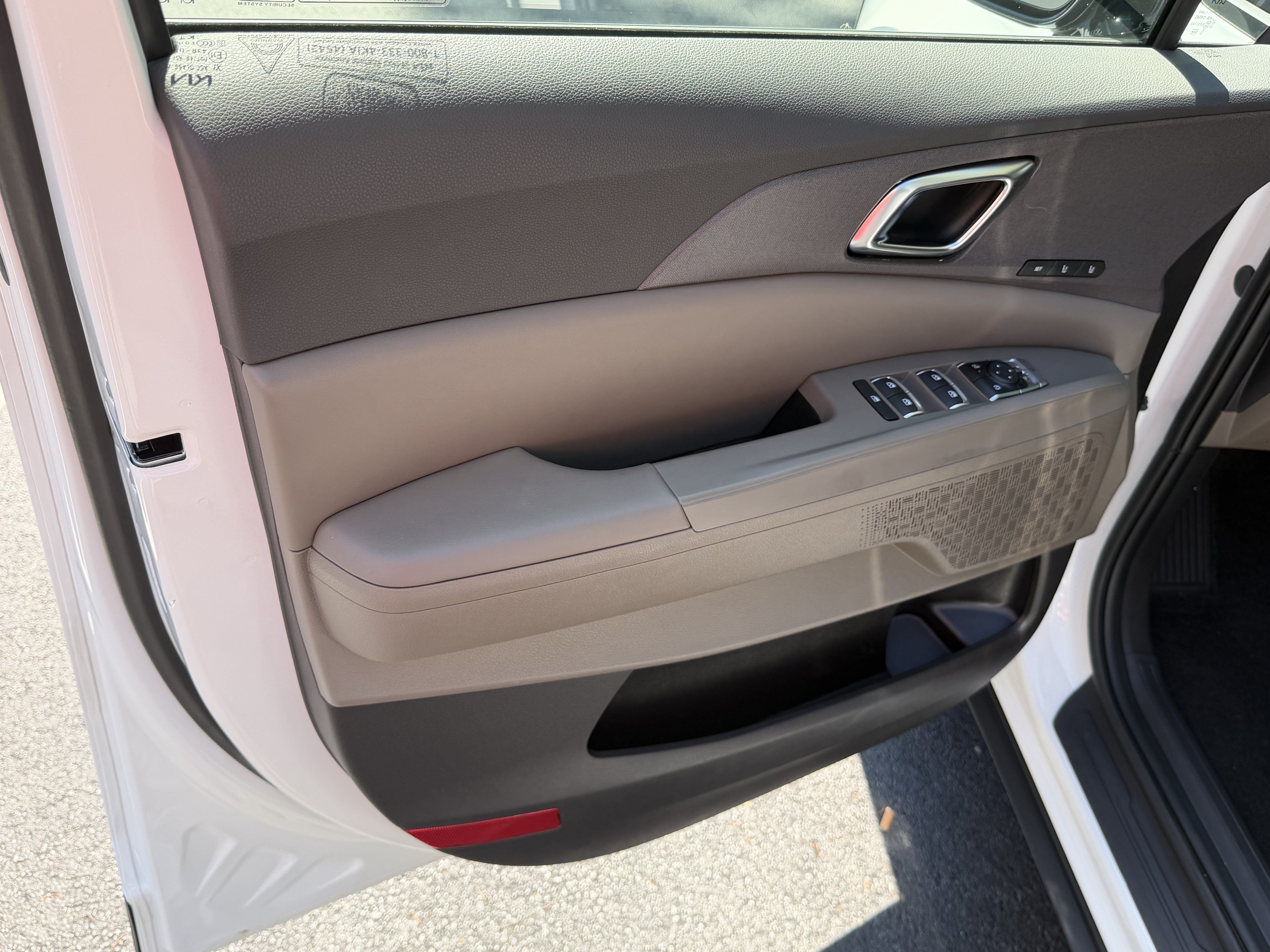 Certified 2026 Kia Carnival EX FWD image 10