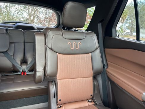 Used 2022 Ford Explorer King Ranch image 14