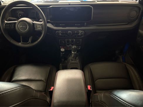 Used 2024 Jeep Wrangler Unlimited Rubicon AWD/4WD image 17