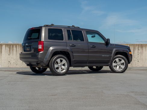 Used 2015 Jeep Patriot Sport w/ Power Value Group AWD/4WD image 4