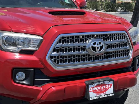 Used 2017 Toyota Tacoma TRD Sport AWD/4WD image 24