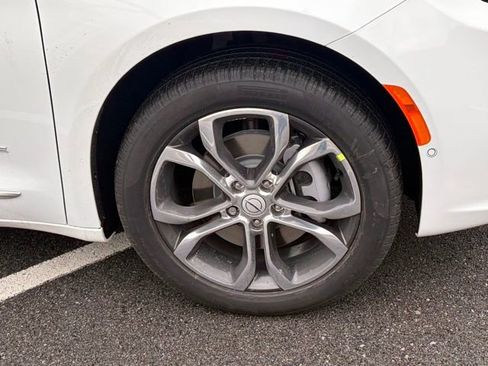 New 2026 Chrysler Pacifica Pinnacle image 11