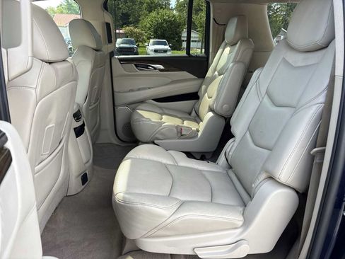 Used 2019 Cadillac Escalade ESV Luxury AWD/4WD image 26