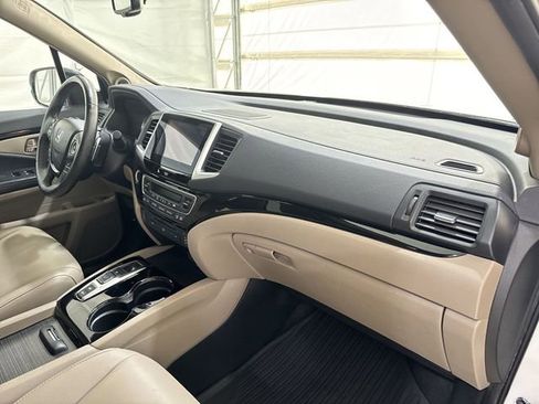 Used 2016 Honda Pilot Touring image 30