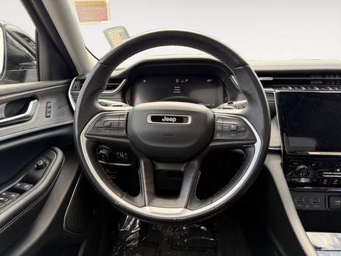 Used 2022 Jeep Grand Cherokee Limited AWD/4WD image 13