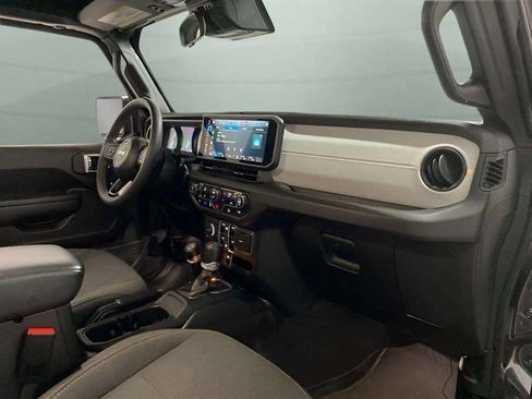 Used 2024 Jeep Wrangler Unlimited image 20