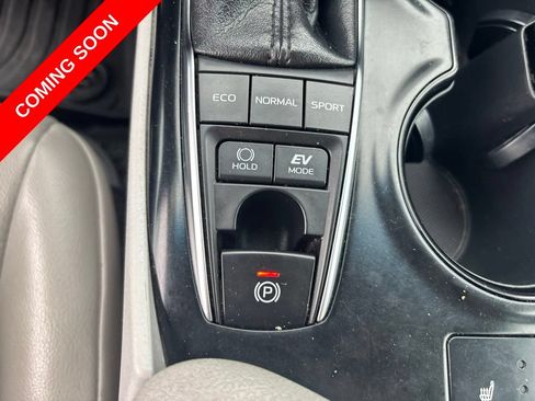 Used 2018 Toyota Camry SE FWD image 25