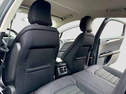 Used 2015 Ford Fusion SE image 6