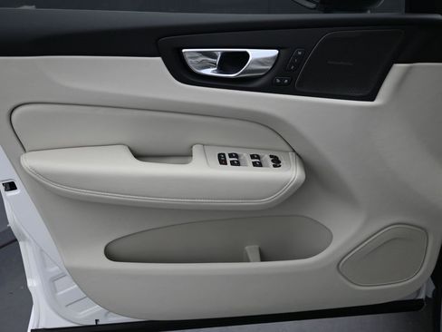New 2026 Volvo XC60 B5 Ultra w/ Climate Package image 10