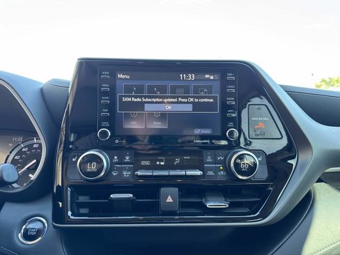 Used 2022 Toyota Highlander XLE image 25