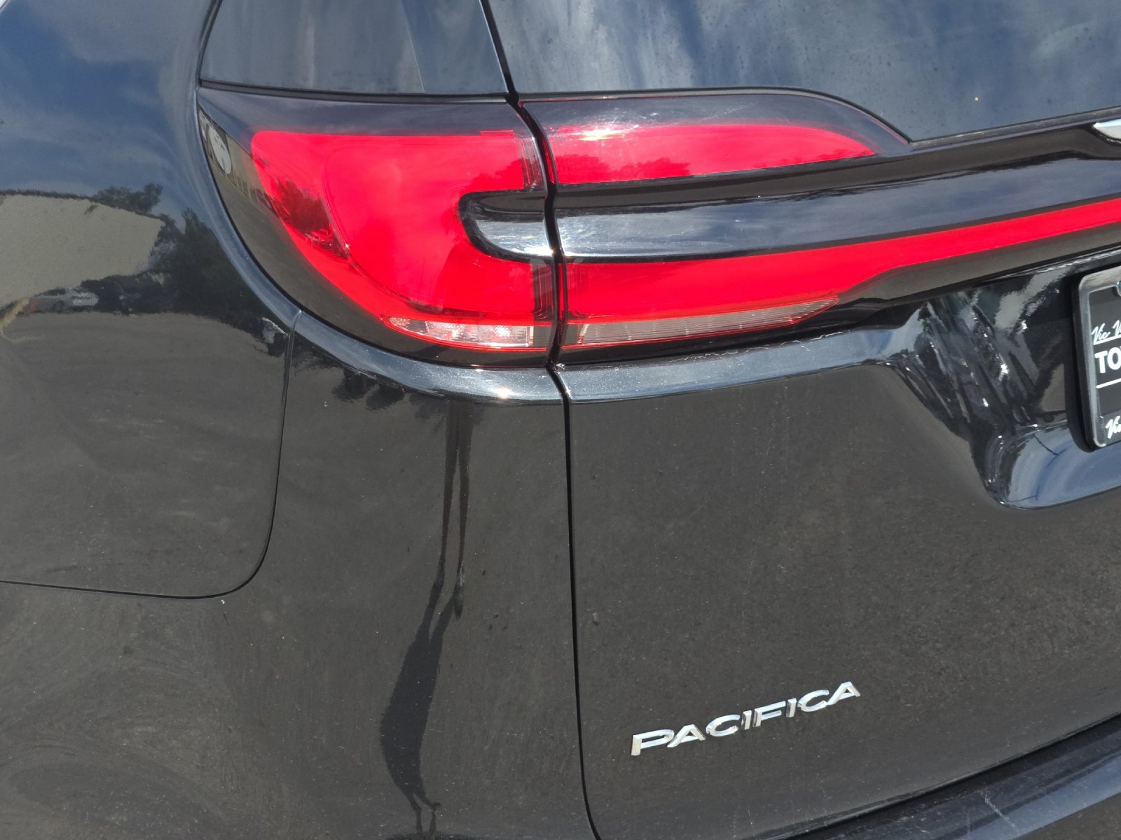 Used 2023 Chrysler Pacifica Touring-L FWD image 25