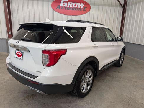 Used 2022 Ford Explorer XLT w/ Equipment Group 202A AWD/4WD image 13