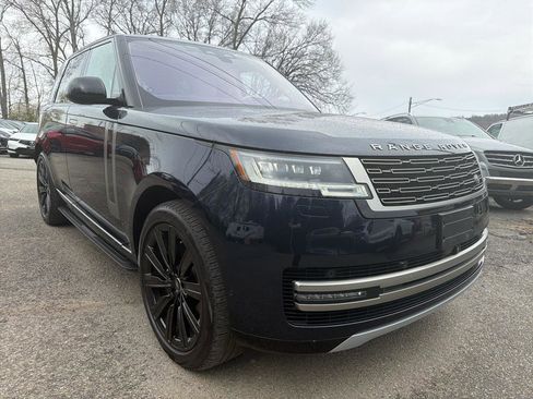 Used 2023 Land Rover Range Rover SE image 3
